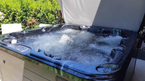 Villa avec piscine privée et jacuzzi privé